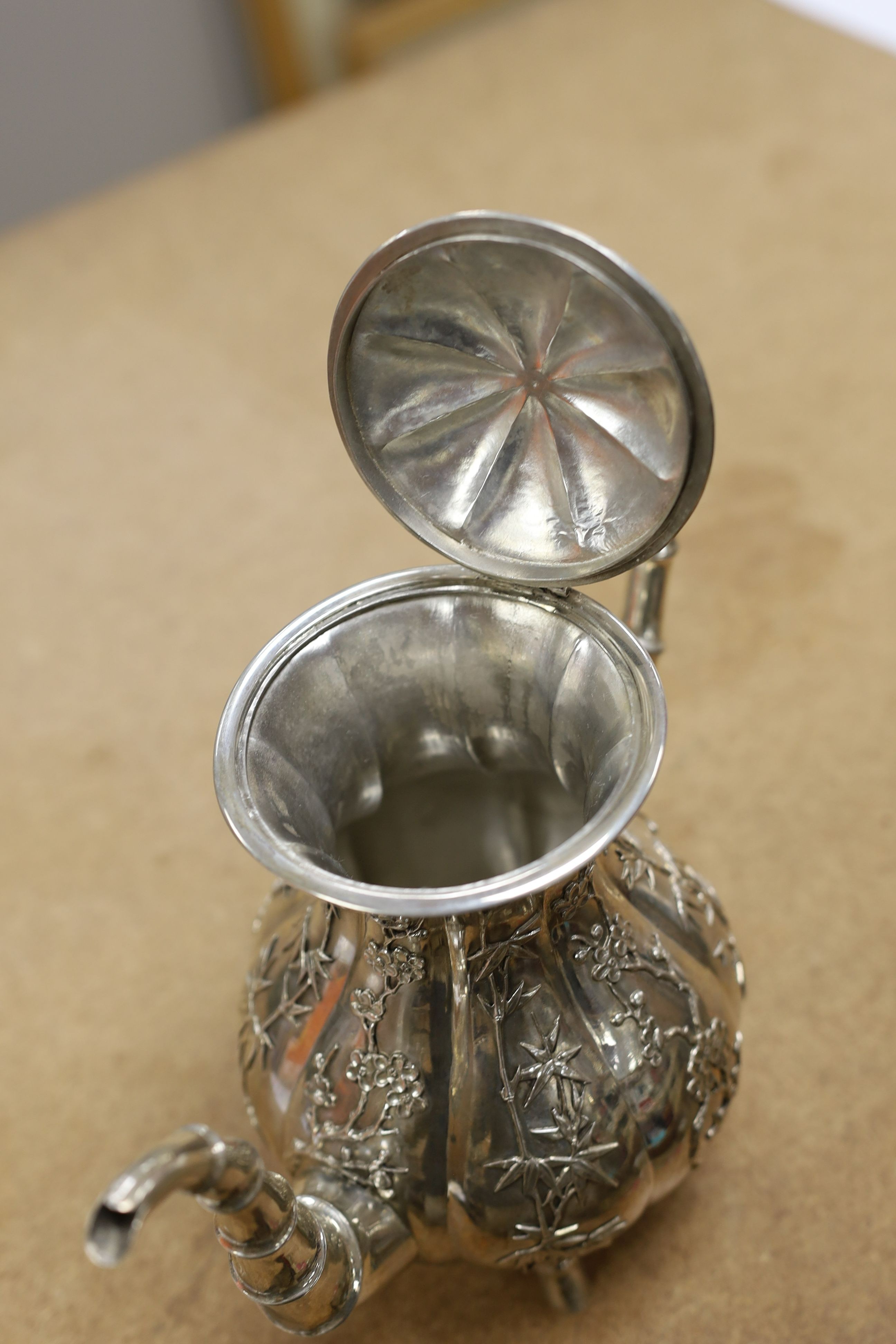 A late 19th/early 20th century Chinese Export white metal coffee pot by Hung Chong, height 20.3cm, gross weight 23.5oz.